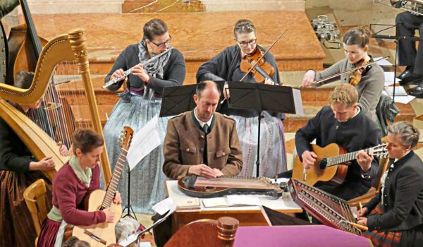 Das Kirchleitn-Ensemble Stimmtemit Seiner Musik Auf Das Fest Der Auferstehung Christi Ein. - Foto: Erb